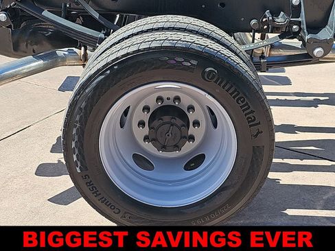 New 2025 Ford F550 4x4 Regular Cab Super Duty image 38