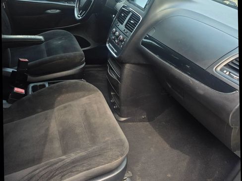 Used 2019 Dodge Grand Caravan SE FWD image 6