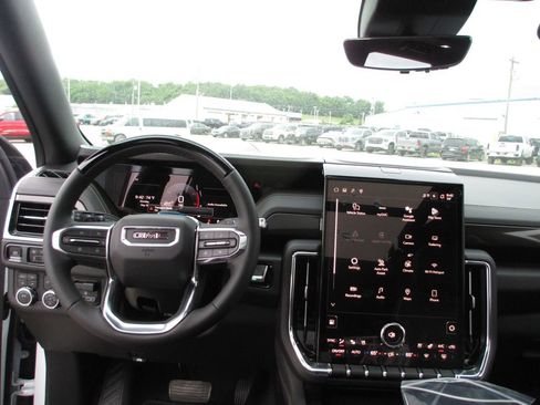 New 2026 GMC Yukon Elevation w/ Elevation Premium Package AWD/4WD image 16