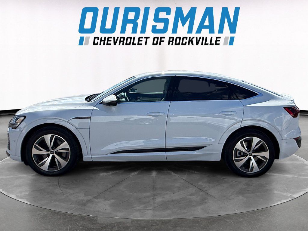 Used 2024 Audi Q8 e-tron Prestige w/ Prestige Package AWD/4WD image 3