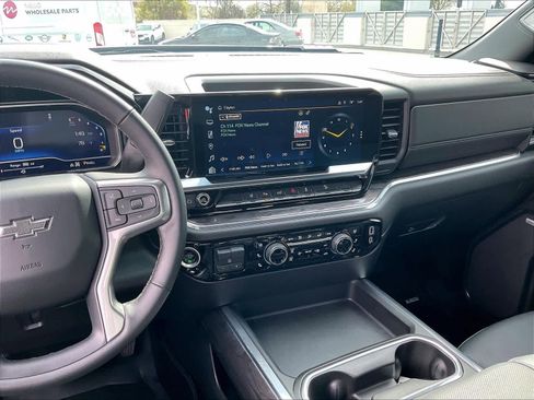 Used 2024 Chevrolet Silverado 2500 LTZ w/ LTZ Plus Package image 9