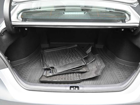 Used 2021 Toyota Camry SE image 5