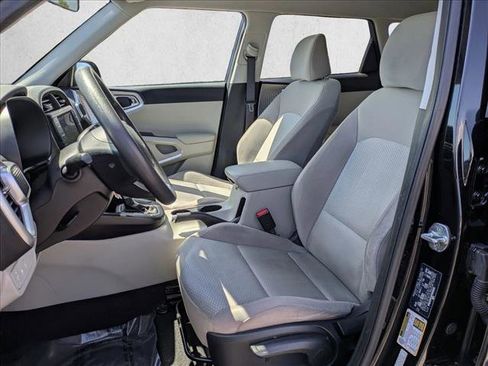 Used 2023 Kia Soul LX w/ LX Technology Package FWD image 15