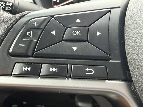 Used 2025 Nissan Altima 2.5 SV FWD image 15