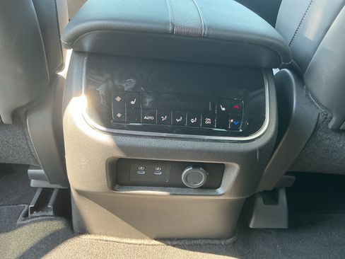 Certified 2025 Nissan Armada Platinum Reserve AWD/4WD image 24