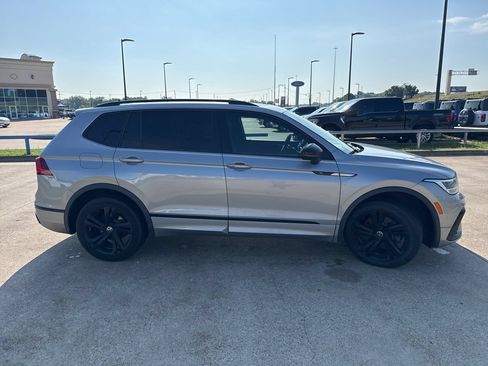 Used 2023 Volkswagen Tiguan SE R-Line FWD image 17