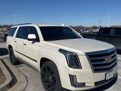 Used 2015 Cadillac Escalade ESV Premium image 2