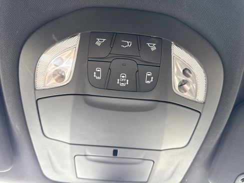 Used 2025 Chrysler Pacifica Select FWD image 31