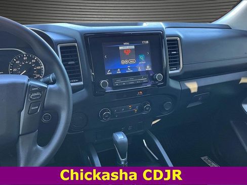 Used 2022 Nissan Frontier SV image 9