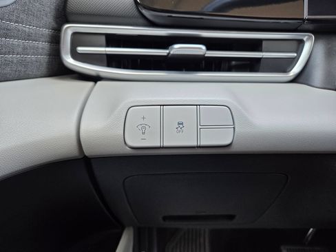 Used 2024 Hyundai Elantra Limited FWD image 42