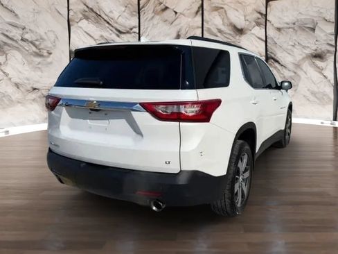 Used 2019 Chevrolet Traverse LT w/ LT Premium Package FWD image 4