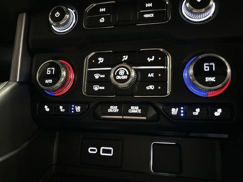 Used 2024 GMC Yukon SLT w/ SLT Luxury Package image 53