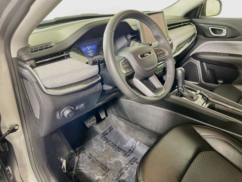 Used 2022 Jeep Compass Latitude AWD/4WD image 9