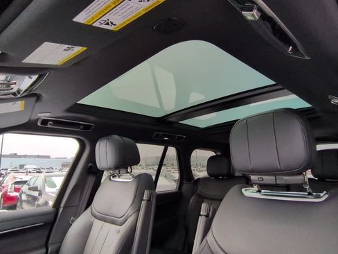 New 2026 Land Rover Range Rover SE image 19