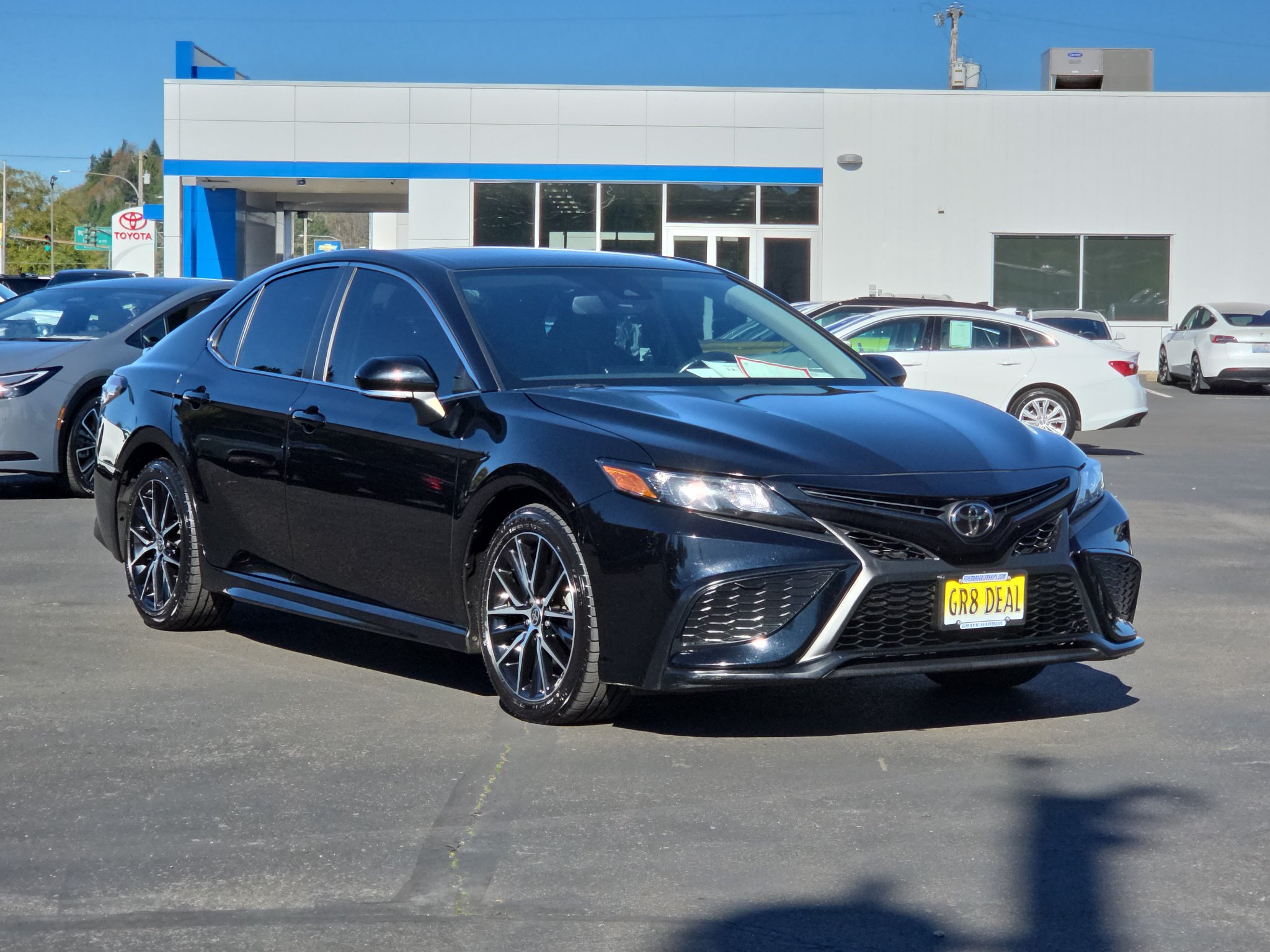 Certified 2021 Toyota Camry SE w/ Cold Weather Package FWD image 2