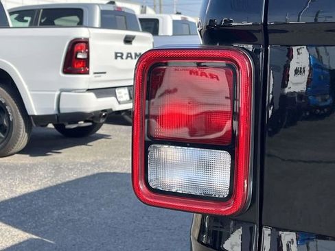 Used 2024 Jeep Gladiator Sport AWD/4WD image 10