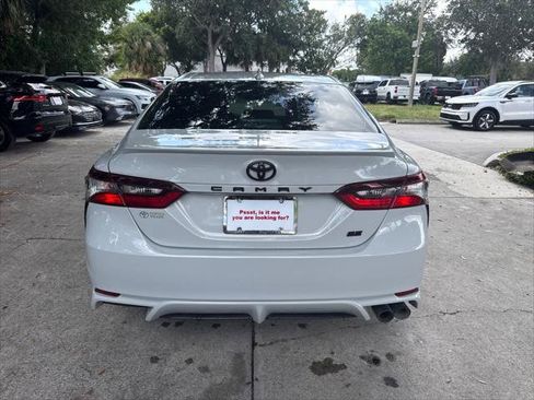 Used 2022 Toyota Camry SE FWD image 8