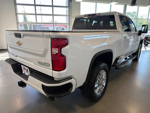 Used 2024 Chevrolet Silverado 2500 High Country w/ High Country Premium Package AWD/4WD image 7