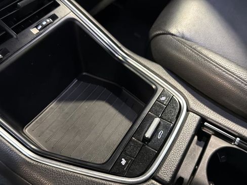 Used 2018 Porsche Panamera 4 image 10