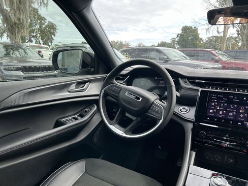 New 2025 Jeep Grand Cherokee Altitude image 41