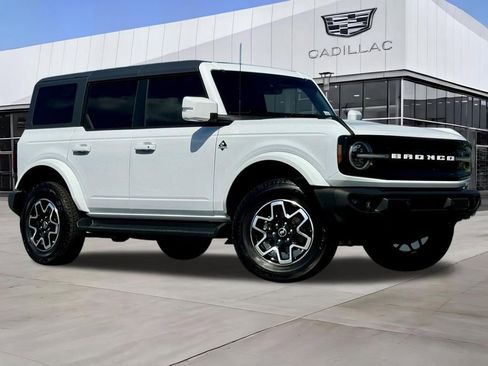 Used 2025 Ford Bronco Outer Banks AWD/4WD image 2