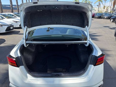 Used 2025 Nissan Altima 2.5 SV FWD image 31