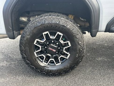 Used 2025 GMC Sierra 2500 AT4X image 19