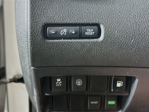 Used 2020 Nissan Rogue S w/ Special Edition Package FWD image 16