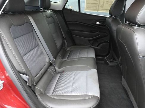 Used 2024 Chevrolet Trax LT w/ LT Convenience Package FWD image 29