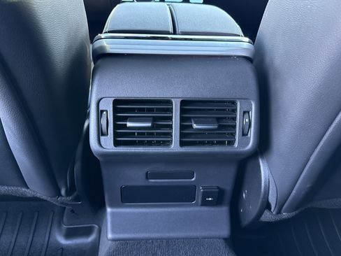 Used 2023 Land Rover Range Rover Velar R-Dynamic S image 27