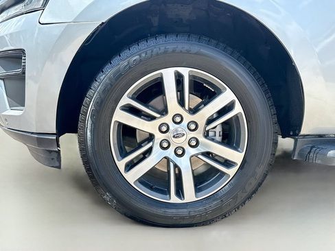 Used 2024 Ford Expedition XLT RWD image 32