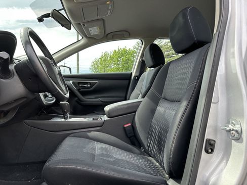 Used 2016 Nissan Altima 2.5 SV FWD image 11