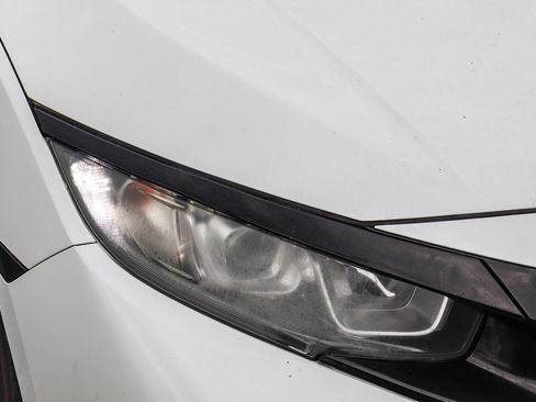 Used 2018 Honda Civic Sport image 6