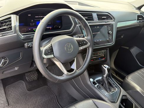 Used 2023 Volkswagen Tiguan SE FWD image 4