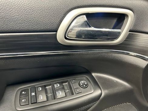 Used 2020 Jeep Grand Cherokee Limited AWD/4WD image 22