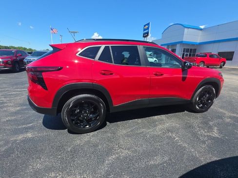 New 2026 Chevrolet Trax LT w/ Midnight Edition FWD image 7
