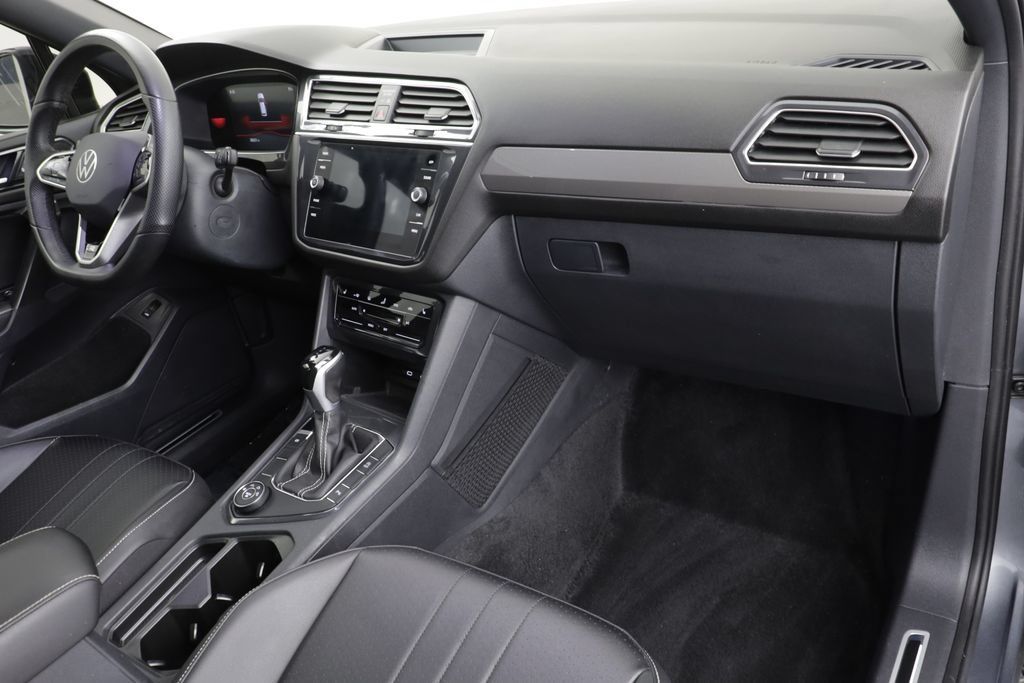 Certified 2024 Volkswagen Tiguan SE R-Line AWD/4WD image 20