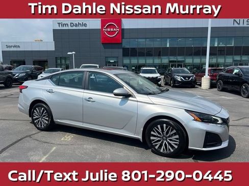 Used 2023 Nissan Altima 2.5 SV w/ SV Premium Package AWD/4WD image 1
