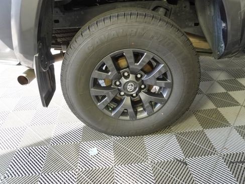 Used 2022 Toyota Tacoma SR5 RWD image 14