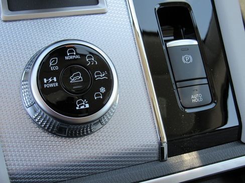 New 2025 Mitsubishi Outlander SEL image 20