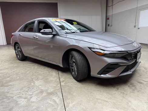 Used 2025 Hyundai Elantra Sport FWD image 7