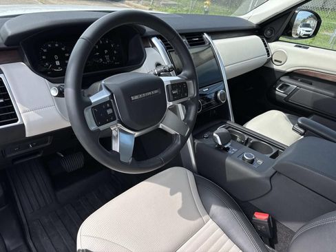 Used 2025 Land Rover Discovery S AWD/4WD image 17