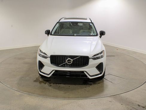 Used 2025 Volvo XC60 T8 Core w/ Climate Package image 8
