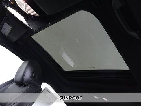 Used 2022 BMW 330i xDrive 330i xDrive w/ Convenience Package image 4