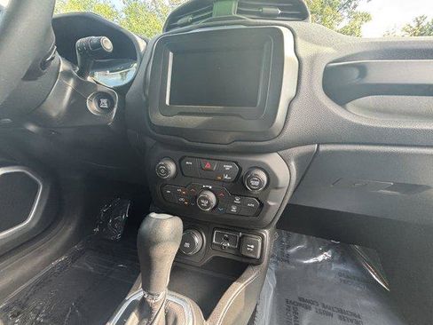 Used 2021 Jeep Renegade Latitude image 16