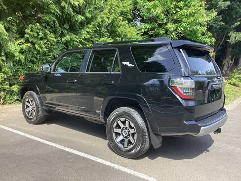 Used 2023 Toyota 4Runner TRD Off-Road Premium w/ Moonroof Package AWD/4WD image 9