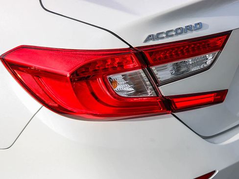 Used 2022 Honda Accord Touring image 9