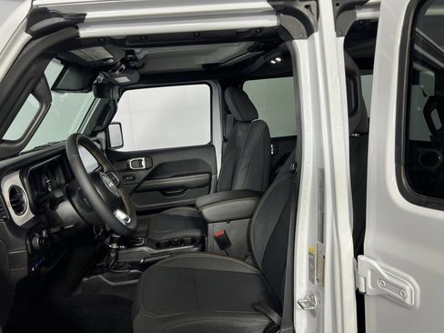 Used 2024 Jeep Wrangler Unlimited Sahara w/ Technology Group image 25