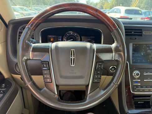 Used 2016 Lincoln Navigator L Reserve image 21