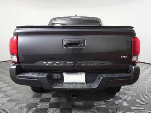 Used 2022 Toyota Tacoma SR5 w/ Technology Package RWD image 5